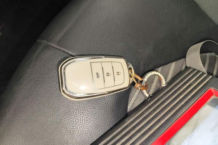 Used Toyota Crown Kluger 2021 2.5L HEV Four-Wheel Drive Luxury Edition Vehicle Key