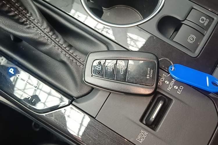 Used Toyota Crown Kluger 2021 2.5L HEV Four-Wheel Drive Premium Edition Vehicle Key