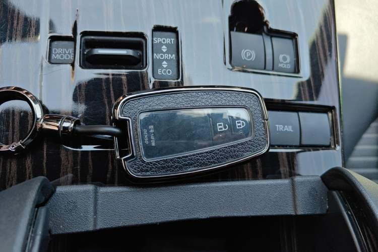 Used Toyota Crown Kluger 2021 2.5L HEV Four-Wheel Drive Luxury Edition Vehicle Key