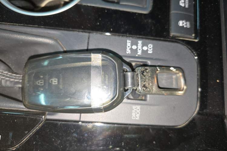Used Toyota Crown Kluger 2021 2.5L HEV Two-Wheel Drive Entry Version Vehicle Key