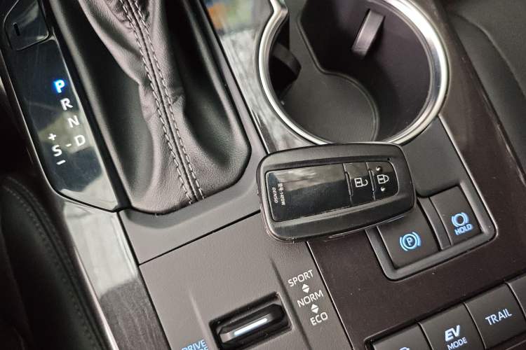 Used Toyota Crown Kluger 2021 2.5L HEV Four-Wheel Drive Luxury Edition Vehicle Key