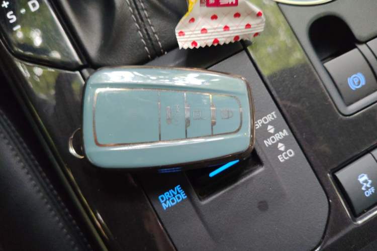 Used Toyota Crown Kluger 2021 2.5L HEV Four-Wheel Drive Premium Edition Vehicle Key