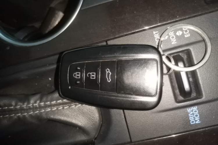Used Toyota Crown Kluger 2021 2.5L HEV Four-Wheel Drive Premium Edition Vehicle Key