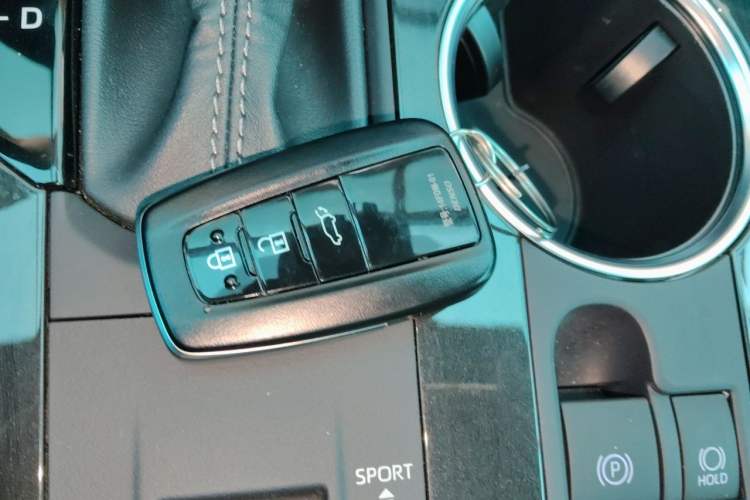 Used Toyota Crown Kluger 2021 2.5L HEV Four-Wheel Drive Premium Edition Vehicle Key