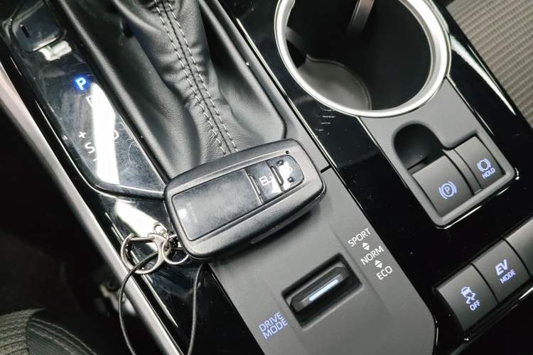 Used Toyota Crown Kluger 2021 2.5L HEV Two-Wheel Drive Elite Edition Vehicle Key