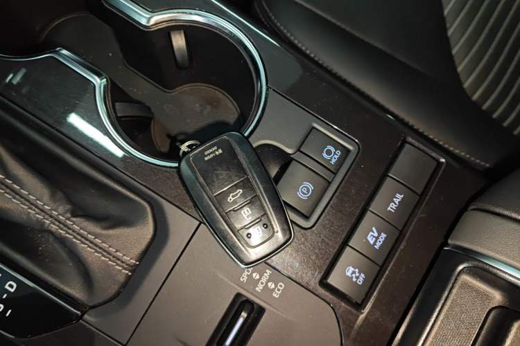Used Toyota Crown Kluger 2021 2.5L HEV Four-Wheel Drive Premium Edition Vehicle Key