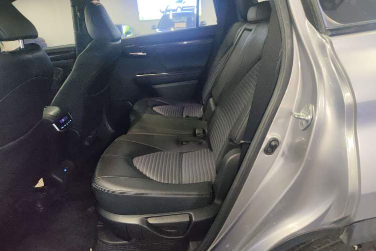 Used Toyota Crown Kluger 2021 2.5L HEV Four-Wheel Drive Luxury Edition Interior 4