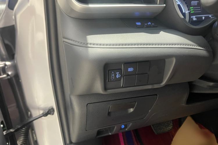 Used Toyota Crown Kluger 2021 2.5L HEV Two-Wheel Drive Elite Edition Interior 10