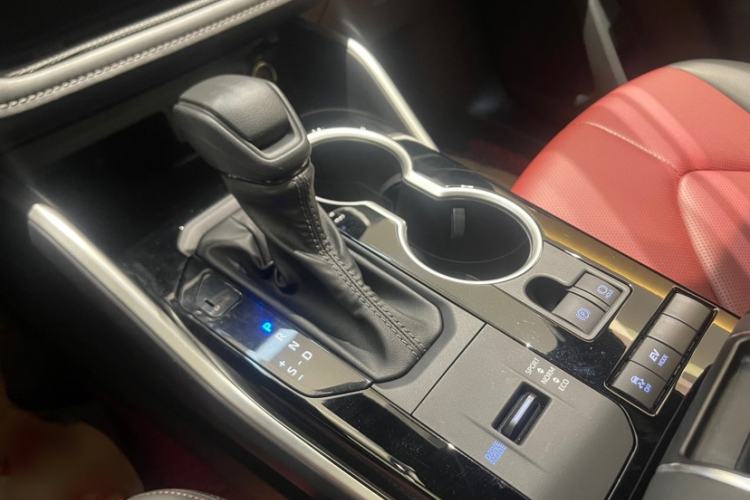Used Toyota Crown Kluger 2021 2.5L HEV Two-Wheel Drive Elite Edition Interior 3