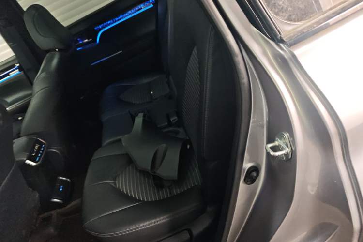 Used Toyota Crown Kluger 2021 2.5L HEV Four-Wheel Drive Premium Edition Interior 4