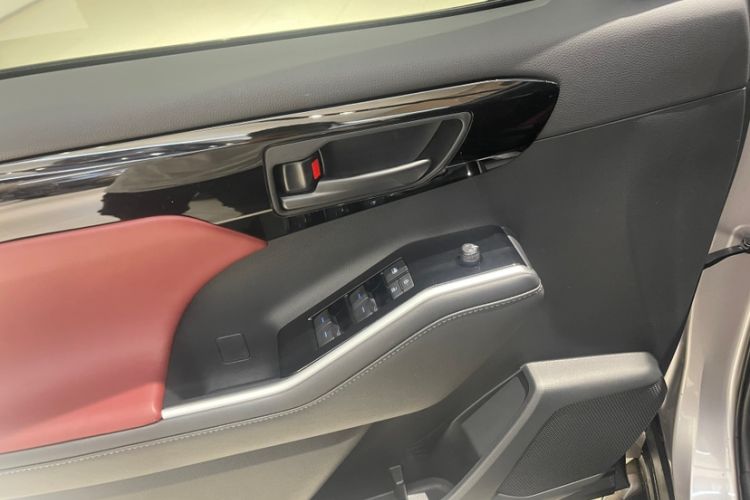 Used Toyota Crown Kluger 2021 2.5L HEV Two-Wheel Drive Elite Edition Interior 6