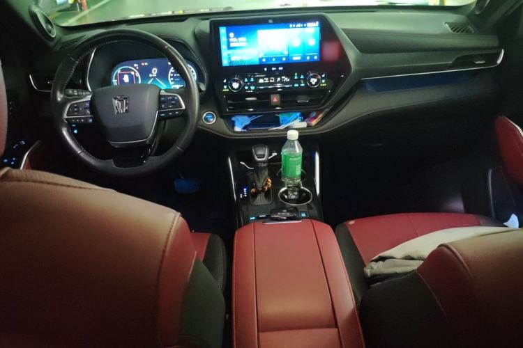 Used Toyota Crown Kluger 2021 2.5L HEV Four-Wheel Drive Flagship Edition Center Console