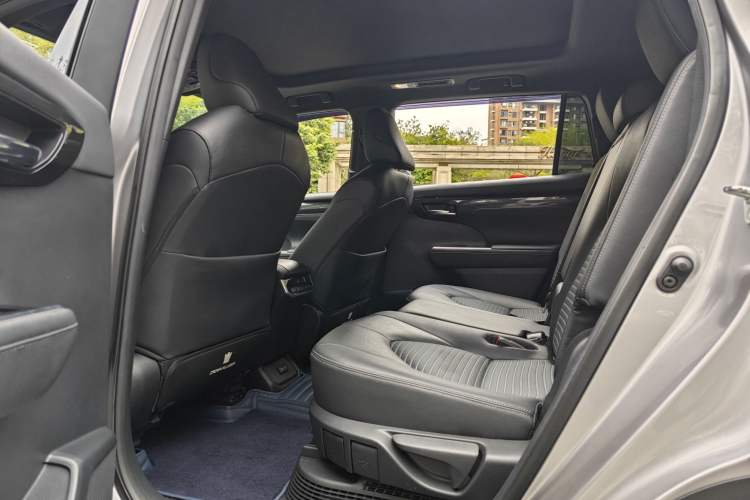 Used Toyota Crown Kluger 2021 2.5L HEV Four-Wheel Drive Premium Edition Interior 3
