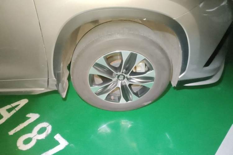 Used Toyota Crown Kluger 2021 2.5L HEV Two-Wheel Drive Elite Edition Right Front Wheel Hub