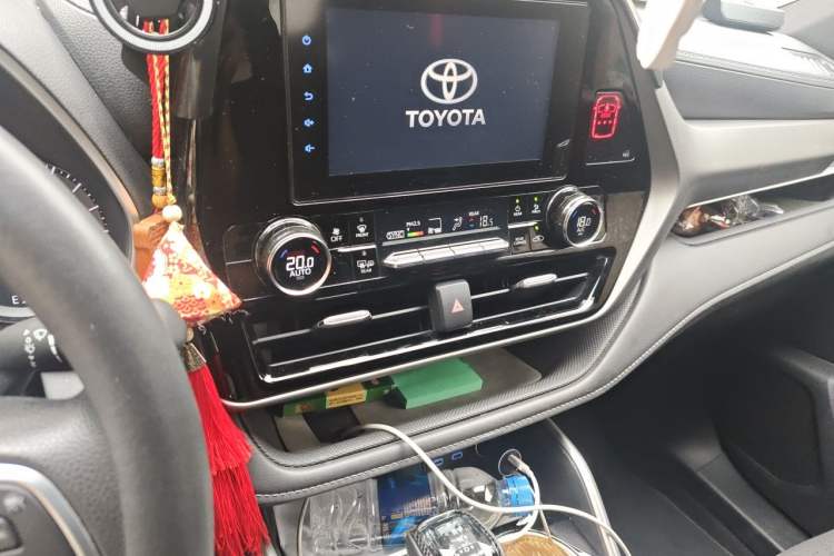 Used Toyota Crown Kluger 2021 2.5L HEV Two-Wheel Drive Entry Version Audio And AC Panel