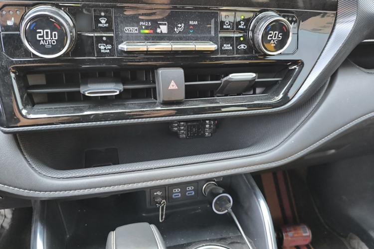 Used Toyota Crown Kluger 2021 2.5L HEV Four-Wheel Drive Premium Edition Audio And AC Panel