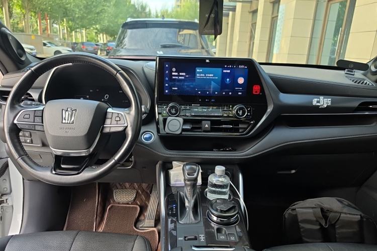 Used Toyota Crown Kluger 2021 2.5L HEV Four-Wheel Drive Flagship Edition Center Console