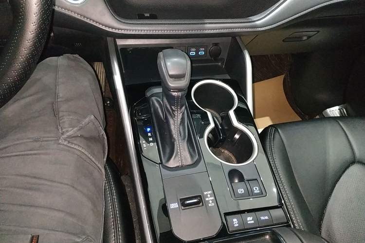 Used Toyota Crown Kluger 2021 2.5L HEV Four-Wheel Drive Elite Edition Gear Lever