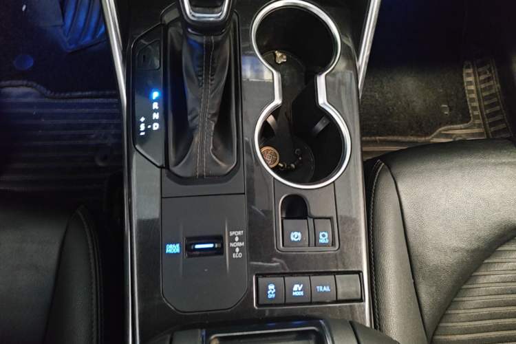 Used Toyota Crown Kluger 2021 2.5L HEV Four-Wheel Drive Luxury Edition Gear Lever
