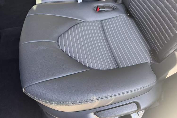 Used Toyota Crown Kluger 2021 2.5L HEV Four-Wheel Drive Premium Edition Interior 4