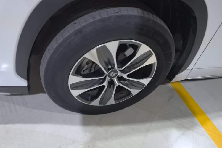 Used Toyota Crown Kluger 2021 2.5L HEV Two-Wheel Drive Entry Version Left Front Wheel Hub
