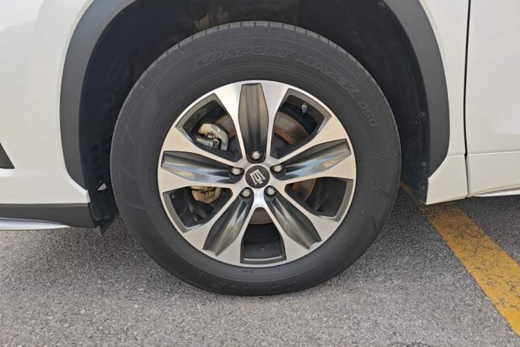 Used Toyota Crown Kluger 2021 2.5L HEV Two-Wheel Drive Entry Version Left Front Wheel Hub
