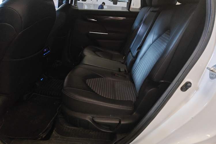 Used Toyota Crown Kluger 2021 2.5L HEV Four-Wheel Drive Luxury Edition Left Rear Seat