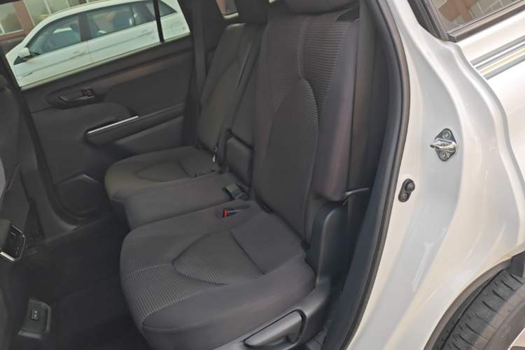 Used Toyota Crown Kluger 2021 2.5L HEV Two-Wheel Drive Entry Version Left Rear Seat