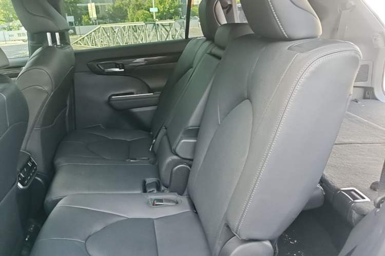 Used Toyota Crown Kluger 2021 2.5L HEV Four-Wheel Drive Flagship Edition Left Rear Seat