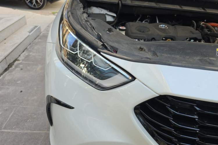 Used Toyota Crown Kluger 2021 2.5L HEV Four-Wheel Drive Flagship Edition Right Front Headlight