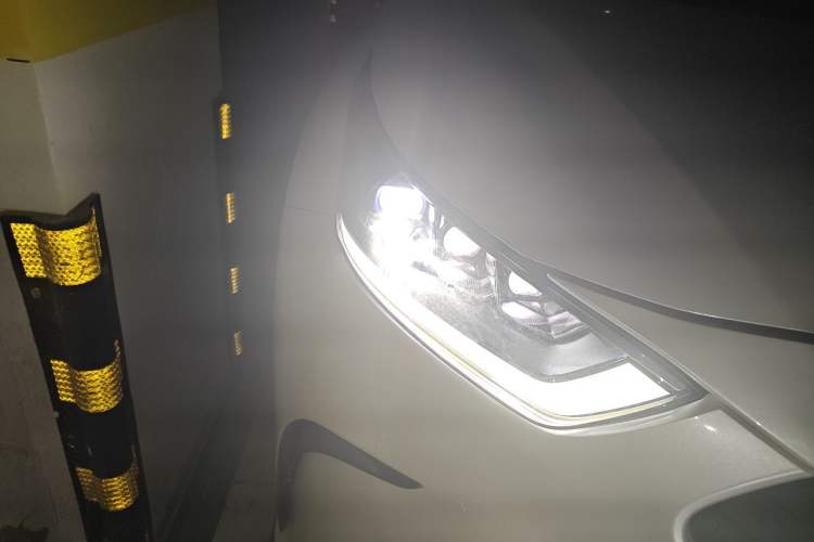 Used Toyota Crown Kluger 2021 2.5L HEV Four-Wheel Drive Flagship Edition Right Front Headlight
