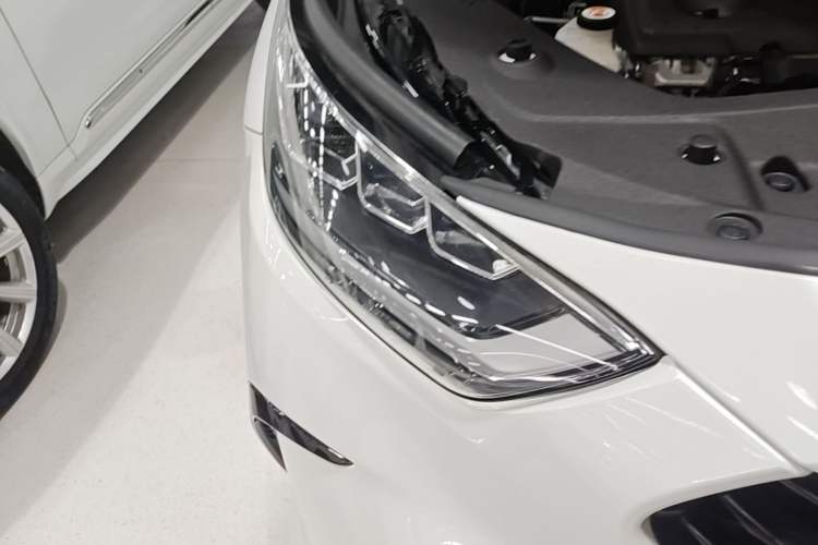 Used Toyota Crown Kluger 2021 2.5L HEV Four-Wheel Drive Flagship Edition Right Front Headlight