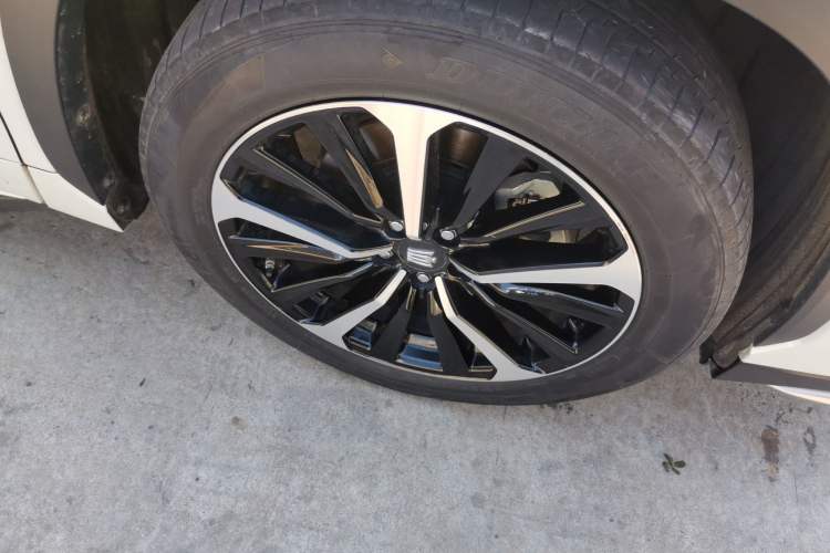 Used Toyota Crown Kluger 2021 2.5L HEV Four-Wheel Drive Premium Edition Right Front Wheel Hub