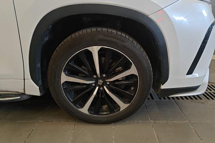 Used Toyota Crown Kluger 2021 2.5L HEV Four-Wheel Drive Luxury Edition Right Front Wheel Hub