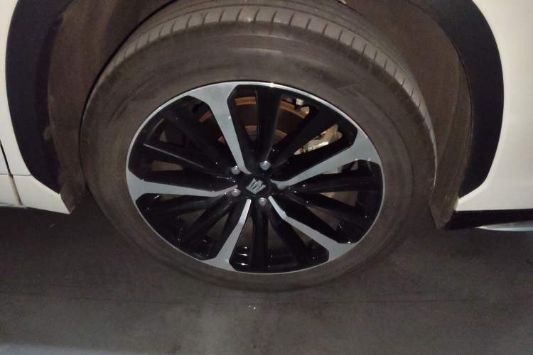 Used Toyota Crown Kluger 2021 2.5L HEV Four-Wheel Drive Luxury Edition Right Front Wheel Hub