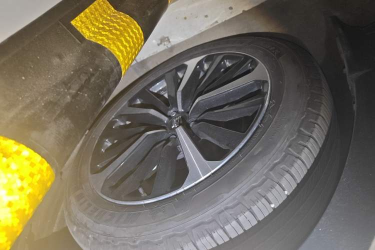 Used Toyota Crown Kluger 2021 2.5L HEV Four-Wheel Drive Flagship Edition Right Front Wheel Hub
