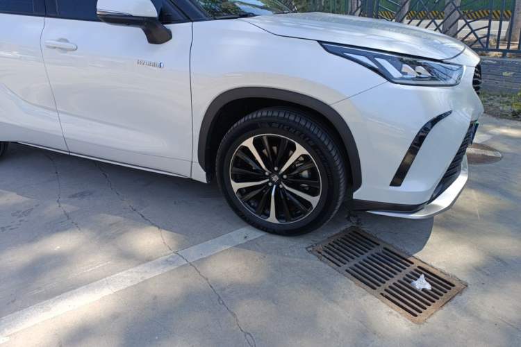 Used Toyota Crown Kluger 2021 2.5L HEV Four-Wheel Drive Premium Edition Right Front Wheel Hub