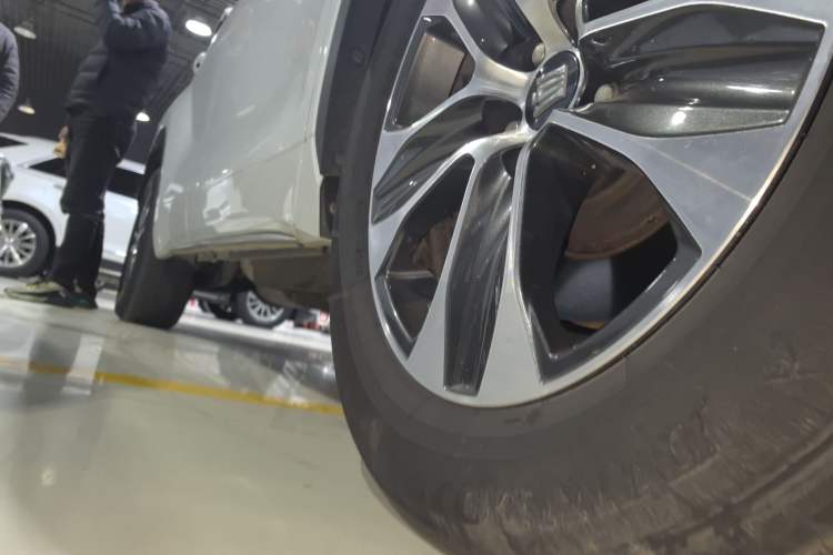 Used Toyota Crown Kluger 2021 2.5L HEV Two-Wheel Drive Entry Version Right Side Sill