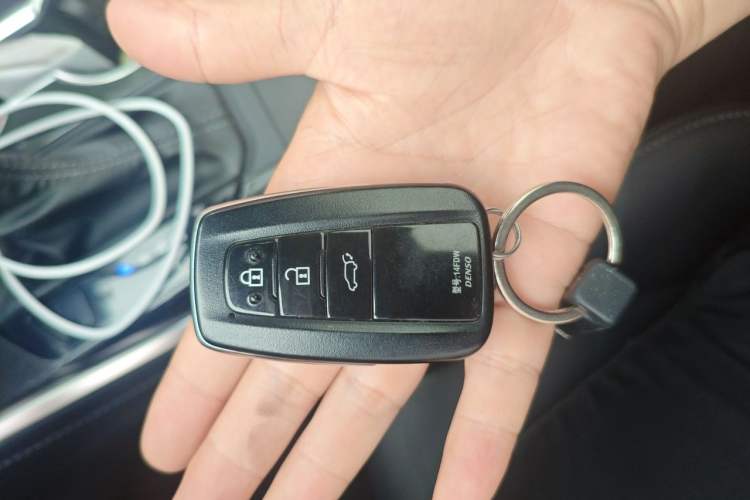 Used Toyota Crown Kluger 2021 2.5L HEV Four-Wheel Drive Premium Edition Vehicle Key