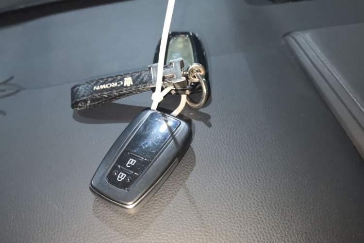 Used Toyota Crown Kluger 2021 2.5L HEV Two-Wheel Drive Entry Version Vehicle Key