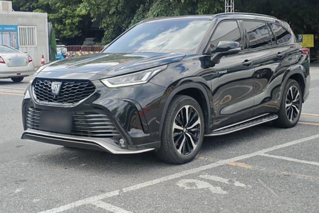 Ojetý Toyota Crown Kluger 2022 2.5L HEV Four-Wheel Drive Premium Edition