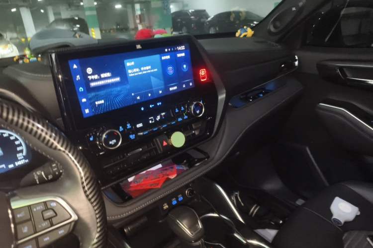 Used Toyota Crown Kluger 2022 2.0T Four-Wheel Drive Enjoyment Edition Audio And AC Panel