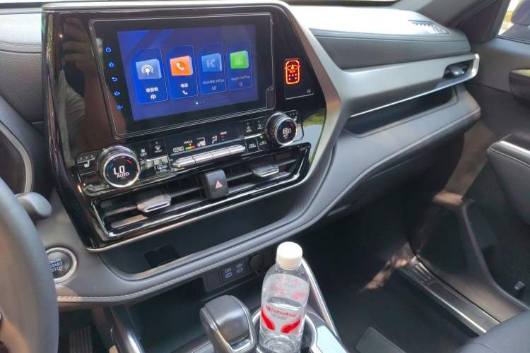 Used Toyota Crown Kluger 2022 2.0T Four-Wheel Drive Enjoyment Edition Audio And AC Panel