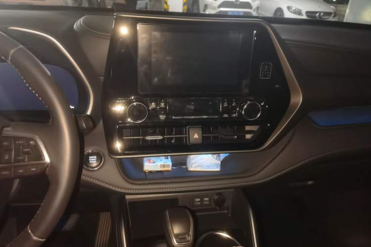 Used Toyota Crown Kluger 2022 2.0T Four-Wheel Drive Enjoyment Edition Audio And AC Panel