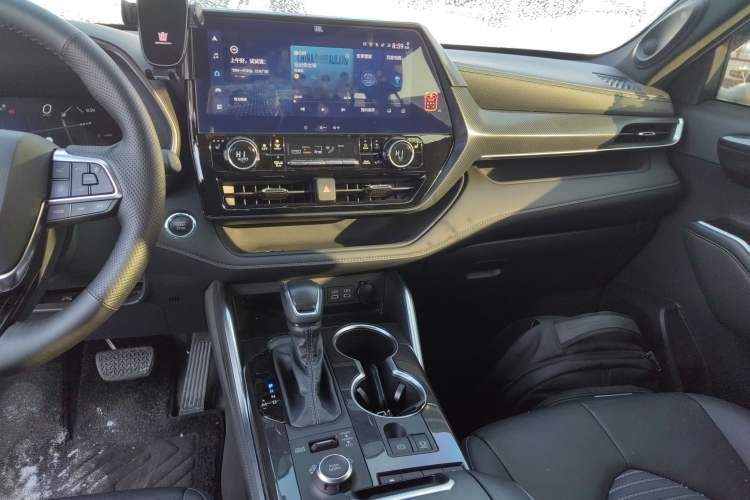Used Toyota Crown Kluger 2022 2.0T Four-Wheel Drive Prestige Edition Audio And AC Panel