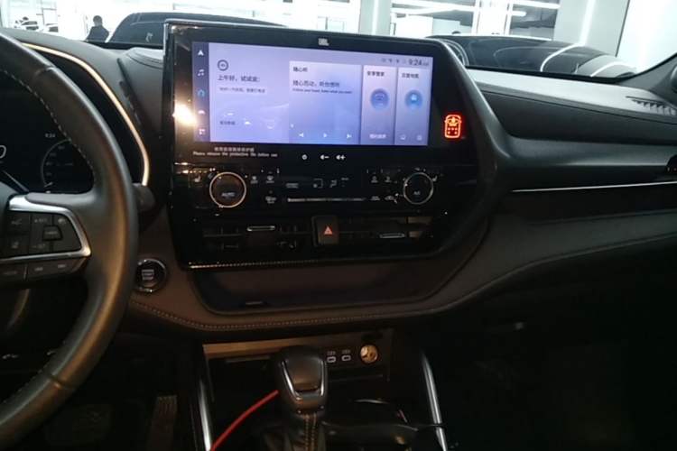 Used Toyota Crown Kluger 2022 2.0T Four-Wheel Drive Prestige Edition Audio And AC Panel