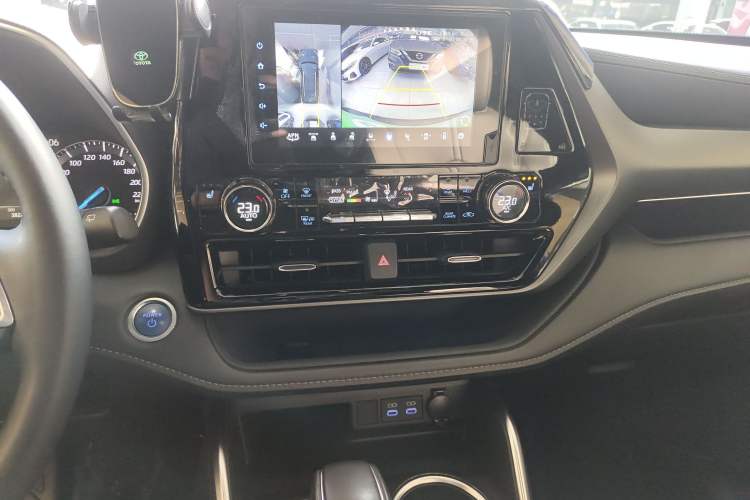 Used Toyota Crown Kluger 2022 2.5L HEV Four-Wheel Drive Luxury Edition Audio And AC Panel