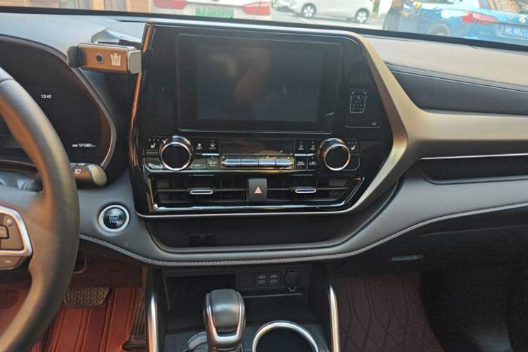Used Toyota Crown Kluger 2022 2.0T Four-Wheel Drive Enjoyment Edition Audio And AC Panel