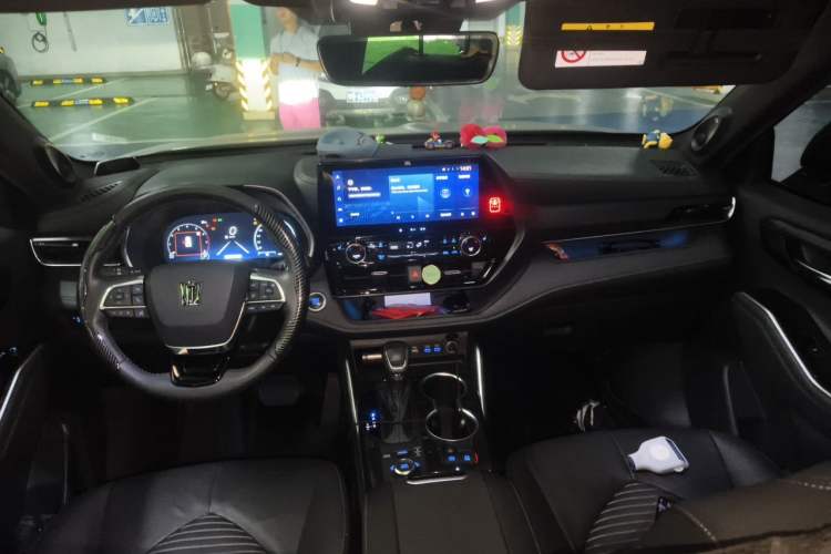 Used Toyota Crown Kluger 2022 2.0T Four-Wheel Drive Enjoyment Edition Center Console