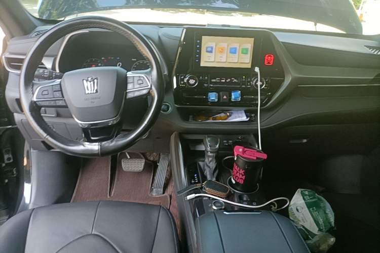 Used Toyota Crown Kluger 2022 2.0T Four-Wheel Drive Enjoyment Edition Center Console